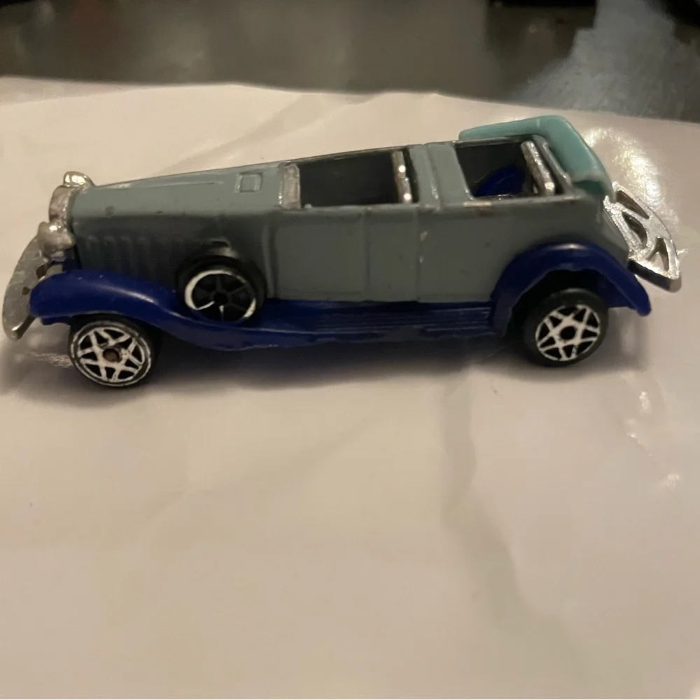 Vintage looking 1932 Cadillac V16 Luxury Car Crude 1/64 Scale Diecast